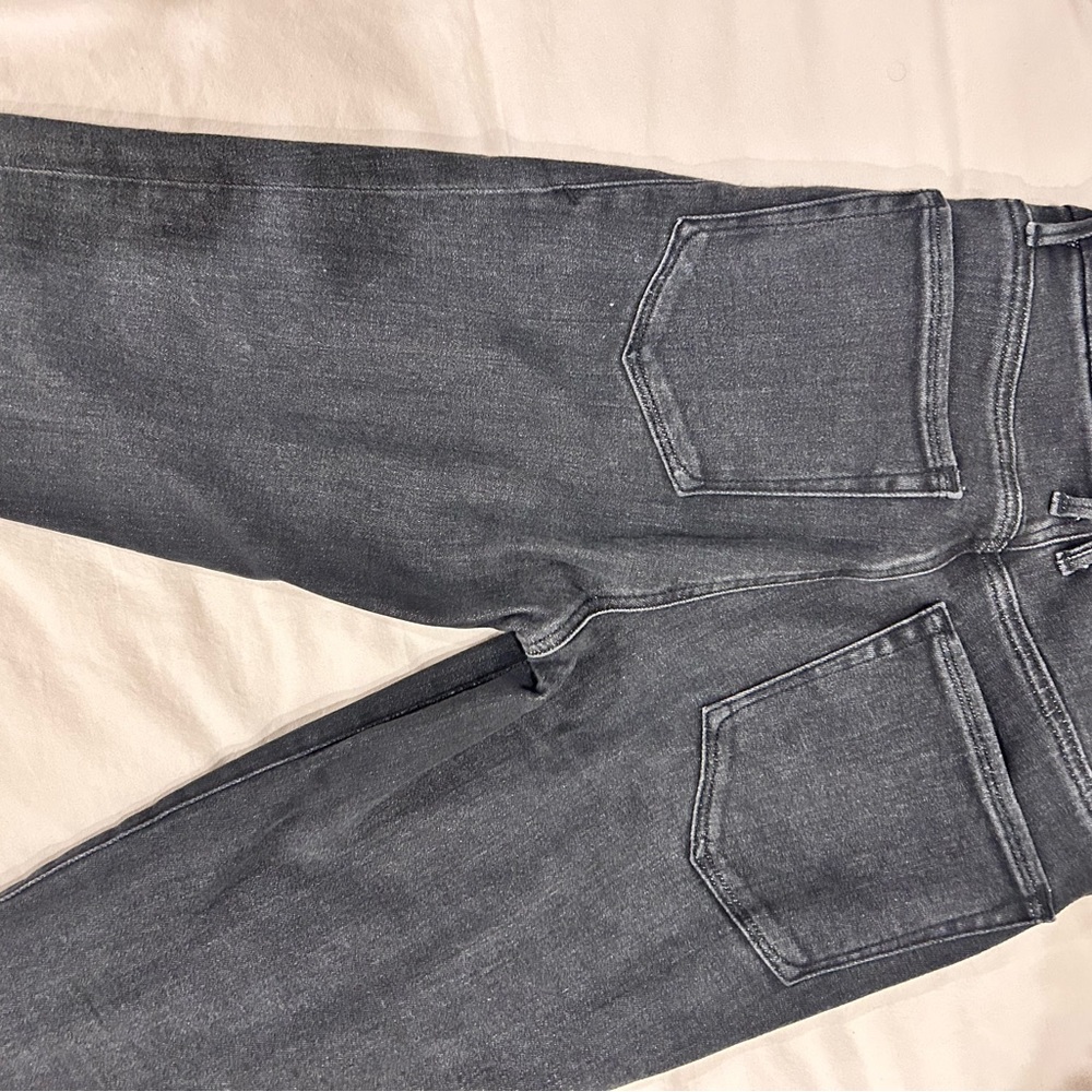Good American Good Legs CROP Straight Jeans - Picture 4 of 7